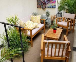 Double Suite Santa Monica - Free Parking的休息区