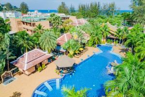 Bazén v ubytování Princess Kamala Beachfront Hotel - SHA Extra Plus nebo v jeho okolí