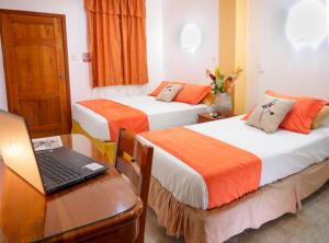 Postel nebo postele na pokoji v ubytování Hostal España + 37 fotografií