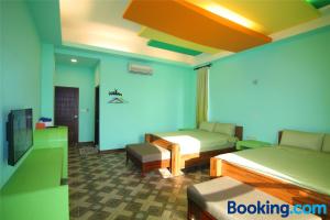 TV a/nebo společenská místnost v ubytování Lian Chinq Diving B&B