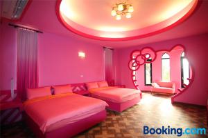 A bed or beds in a room at Lian Chinq Diving B&B