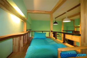A bed or beds in a room at Lian Chinq Diving B&B
