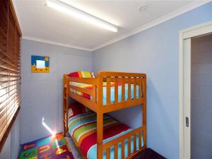 A bunk bed or bunk beds in a room at Roderick Street 52, Moffat Beach