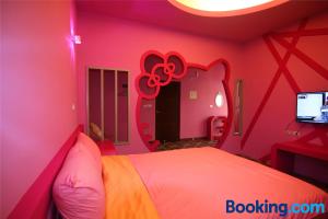 A bed or beds in a room at Lian Chinq Diving B&B