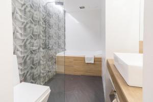 Koupelna v ubytování Heroes Hotel