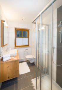 Koupelna v ubytování Hotel Dorfer