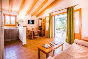 A television and/or entertainment centre at Apartamentos Arenal Playa