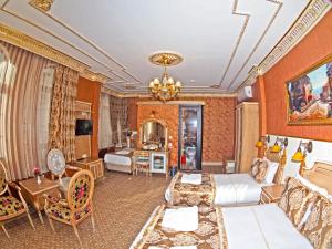 TV a/nebo společenská místnost v ubytování Glamour Classic Hotel Istanbul Sirkeci