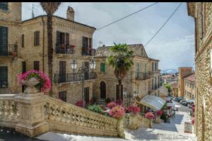 a view of a building with flowers on a balcony at Appartamenti B&B Alborada in Colonnella