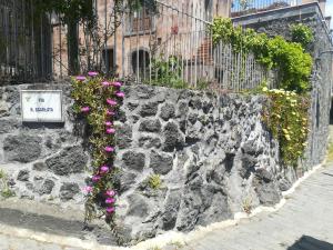 リングアグロッサにあるGli Irisの石壁