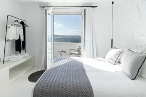 Postel nebo postele na pokoji v ubytování Nimbus Mykonos + 37 fotografií
