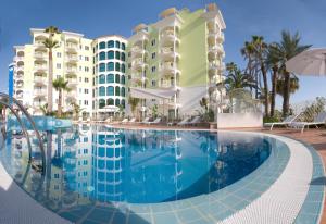 Bazén v ubytování Smeraldo Suites & Spa nebo v jeho okolí
