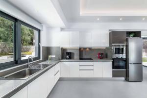 A kitchen or kitchenette at Villa Summer Light