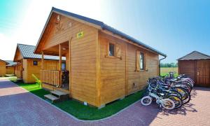 a group of motorcycles parked in front of a tiny house at Domki u Małgosi in Rusinowo