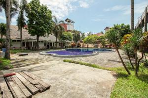 Piscina di RedDoorz Plus At Hotel Sofia Pangandaran o nelle vicinanze