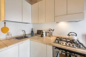 Kuchnia lub aneks kuchenny w obiekcie Mirtì boutique Apartment heart Cagliari