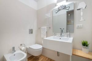 Łazienka w obiekcie Mirtì boutique Apartment heart Cagliari