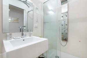 Łazienka w obiekcie Mirtì boutique Apartment heart Cagliari