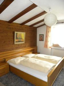 a bedroom with a bed and a window at Haus Renate in Lermoos