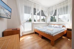 Un pat sau paturi într-o cameră la Dom Wypoczynkowy Rubin