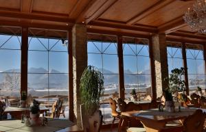 Ein allgemeiner Bergblick oder ein Berglick von des Hotels aus