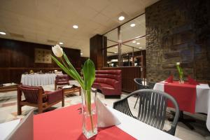 Reštaurácia alebo iné gastronomické zariadenie v ubytovaní Retro Hotel Kladno