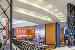 A restaurant or other place to eat at Airotel Stratos Vassilikos Hotel