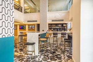 A restaurant or other place to eat at Airotel Stratos Vassilikos Hotel Még 37 kép