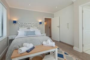 Gallery image of The Sun,Whales and Waves seafront apartment in Hermanus
