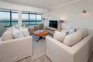 Gallery image of The Sun,Whales and Waves seafront apartment in Hermanus