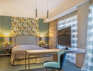 A bed or beds in a room at Airotel Stratos Vassilikos Hotel