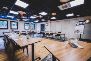 Бизнес-центр и/или конференц-зал в Mercure Pau Palais des Sports +44 фотографии
