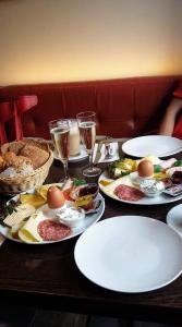 a table with plates of food and glasses of champagne at Lucia's Gästehaus "Zur Mühle" in Büchen