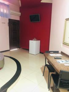 an office with a table and a red wall at Euro Motel (Only Adults) in Viracopos