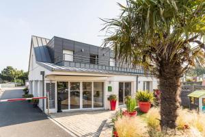 Afbeelding uit fotogalerij van Mobil Home XXL 4 chambres - Camping Les Pins in Erquy