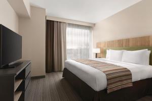 Country Inn & Suites by Radisson, Belleville, ON