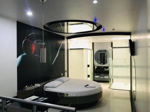 a hospital room with a bed and a mirror at Euro Motel (Only Adults) in Viracopos
