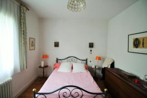 Una cama o camas en una habitación de Maison 4 chambres près du port ostréicole