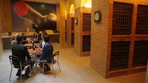 Reštaurácia alebo iné gastronomické zariadenie v ubytovaní Apartament Escaladei