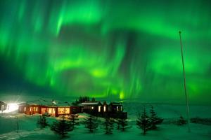 una imagen de la aurora boreal en el cielo en Hrifunes Guesthouse, en Hrífunes 