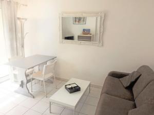 Posezení v ubytování Apartment La Palmeraie-1 by Interhome