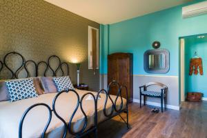 Televízia a/alebo spoločenská miestnosť v ubytovaní Frími Boutique Rooms b&b