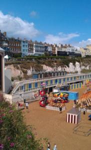Gallery image of The Crown Bar & Guesthouse in Broadstairs