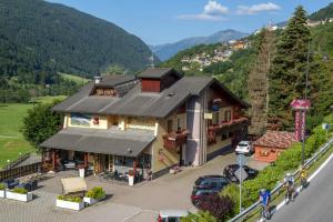 a model of a house with a mountain at Hotel Veduta dell'Adamello in Tem&ugrave;