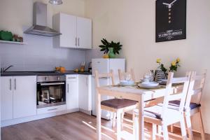 Kuchyňa alebo kuchynka v ubytovaní Apartamenty KDN na Rysiej