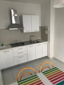 Kuhinja ili čajna kuhinja u objektu Appartamenti Le Mimose