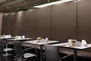 A restaurant or other place to eat at Exe Suites Reforma