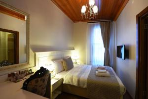 A bed or beds in a room at Elyka Hotel