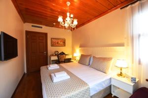A bed or beds in a room at Elyka Hotel