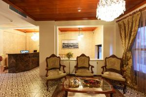 A seating area at Elyka Hotel